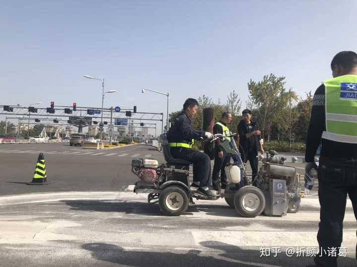 道路上的标线是如何标画的 知乎