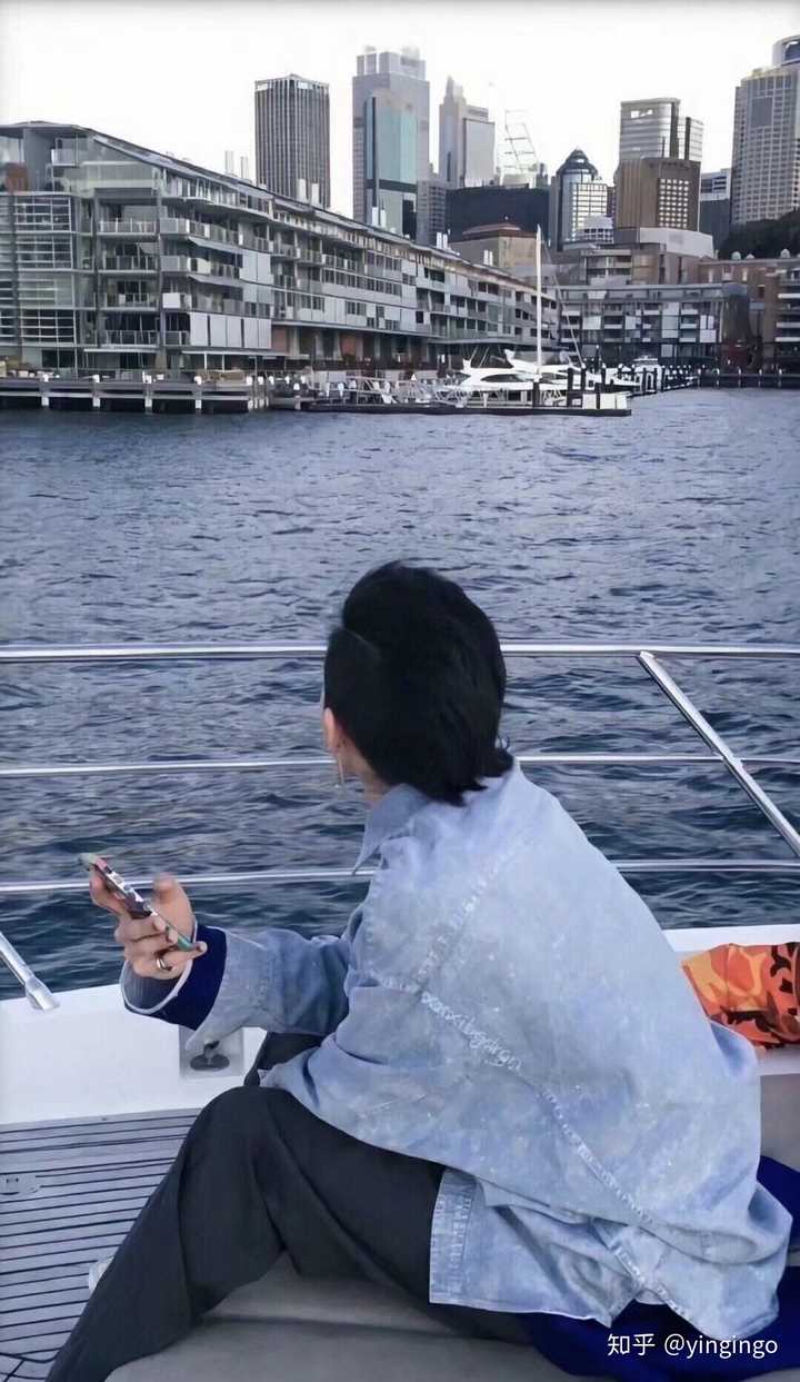 大家用的是权志龙哪张图片做的壁纸呢我是这张呢