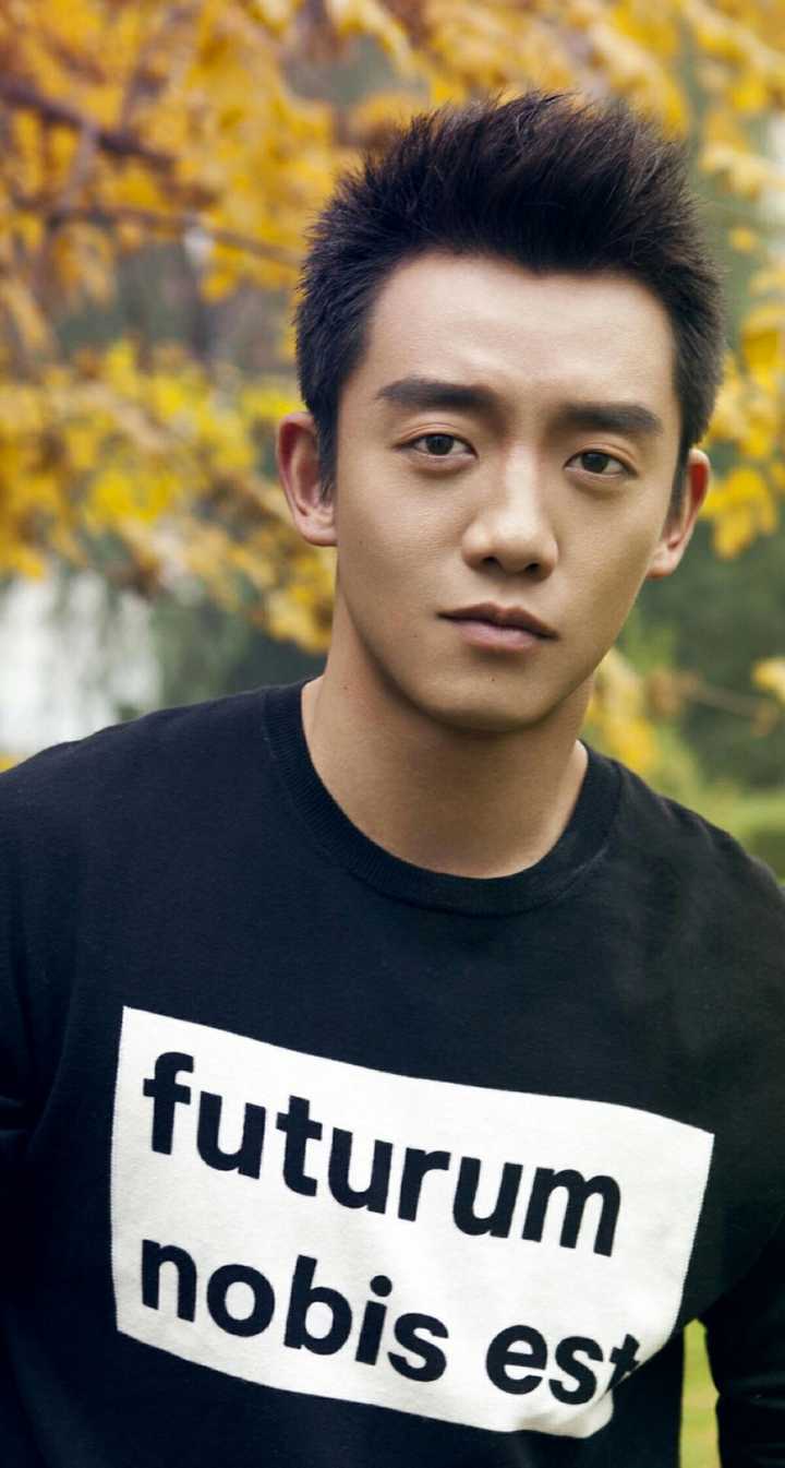 男性有好看的眉眼是种怎样的体验?