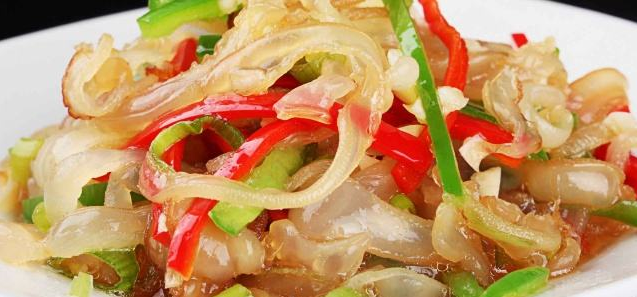 凉拌海蜇丝,味道不错.