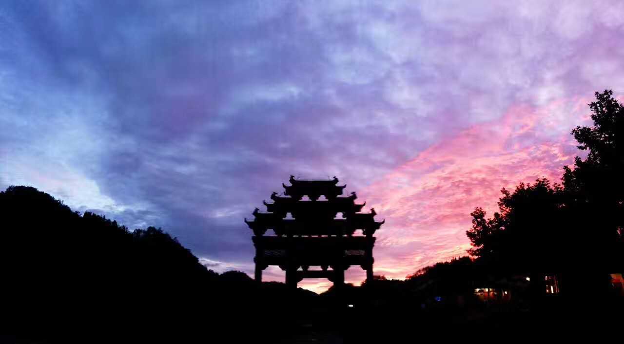 再去宏村竟然没有丝毫感觉 如果只是摄影不住的话 陶渊明故居是个不错