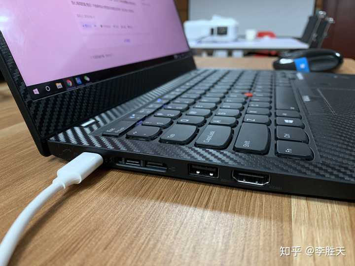 ThinkPad X1 Carbon 与matebook x pro如何选择？ - 孟德斯鸟的回答- 知乎