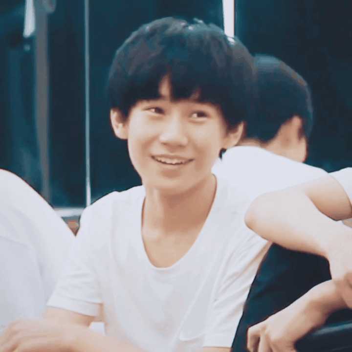 有没有张真源小时候的照片呀? - 知乎