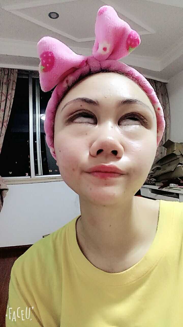 女生在朋友圈发纯素颜照是什么感受?