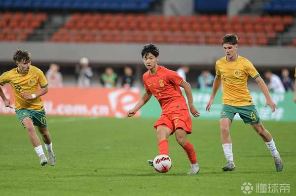 国足友谊赛客场2:1战胜新加坡国足，如何评价本场比赛？