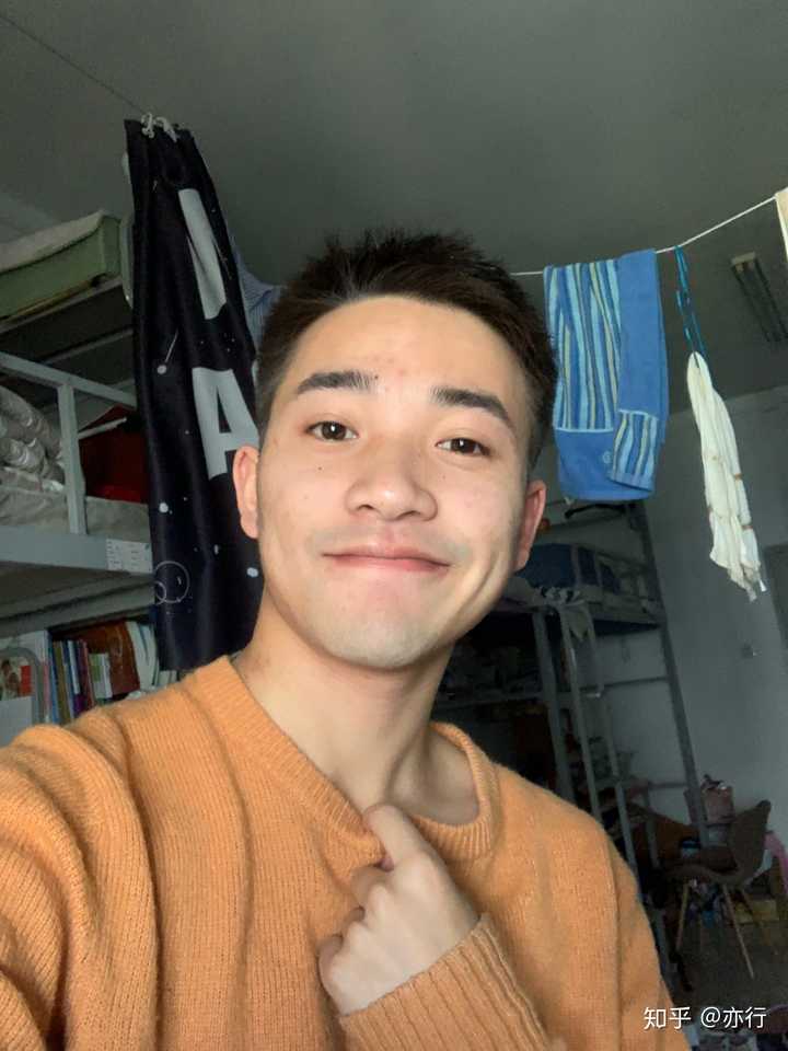 在素颜状态下用 iphone 前置摄像头自拍且不加滤镜不开美颜功能是什么