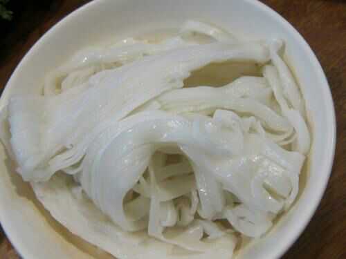 螺蛳粉,桂林米粉一般是用圆粉,老友粉和炒粉一般用河粉.