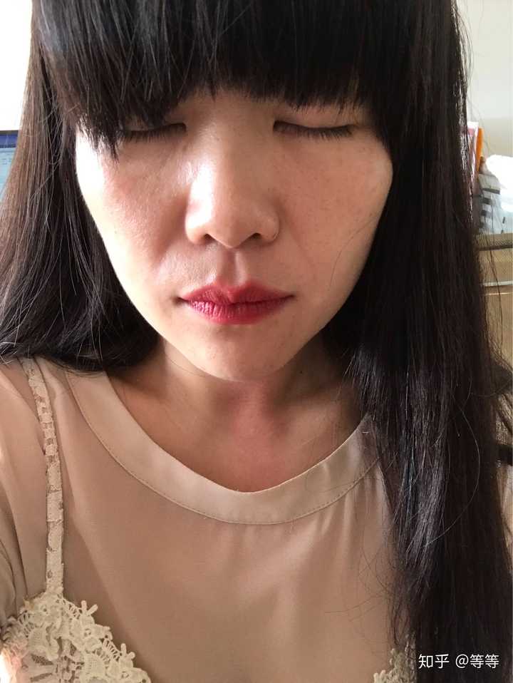 看我明显的法令纹,再加上下午脱妆脱的厉害