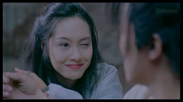 肯定是朱茵女神,紫霞对至尊宝的那一眨眼,美爆了