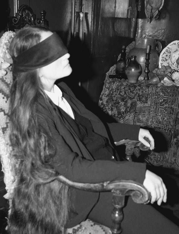 有哪些暗黑风格的或者很丧的壁纸和头像?