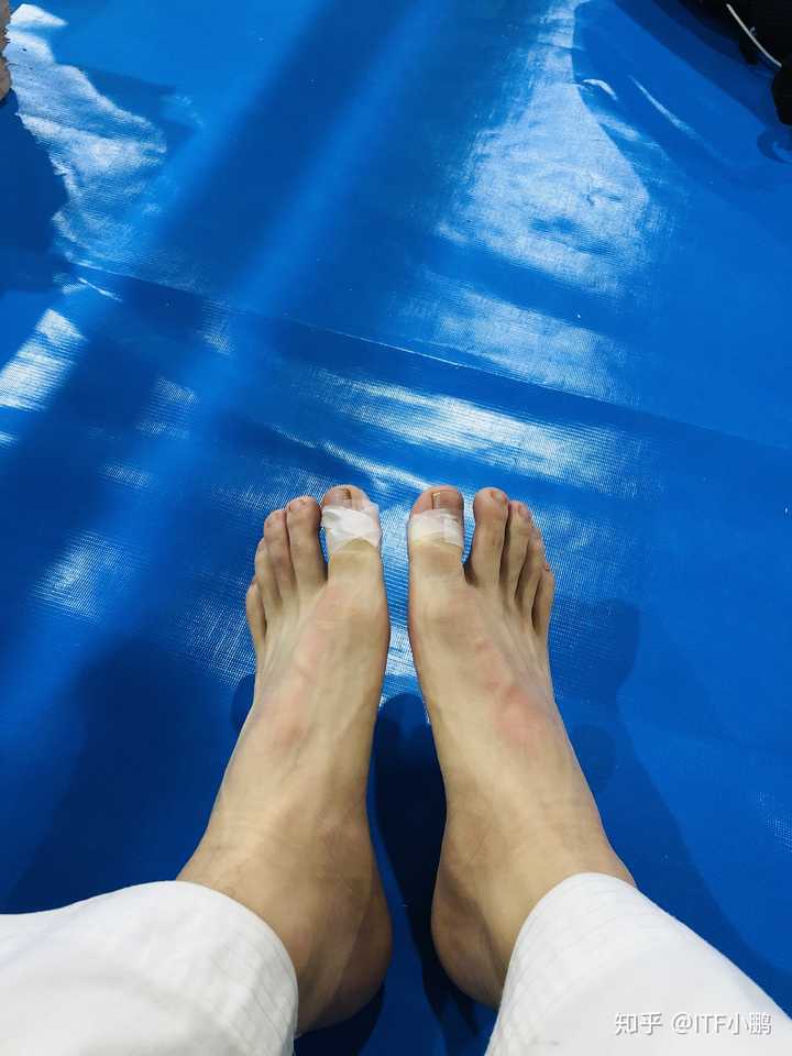 女生跆拳道赤脚 脚底图片
