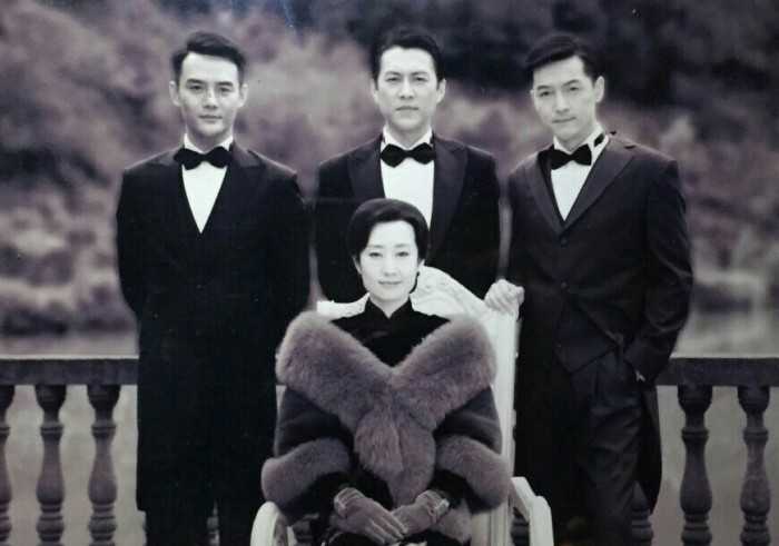 电视剧《伪装者》中明氏三兄弟,站有站相的正确示范