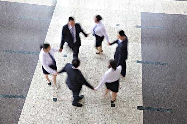 职场“滚刀肉”员工故意刁难气走主管,新领导用两招让他后悔莫及 职场“滚刀肉”员工故意刁难气走主管,新领导用两招让他后悔莫及