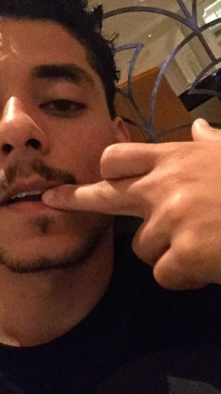 我的男朋友是个混血,安哥拉人,爸爸是白人,妈妈是黑人.