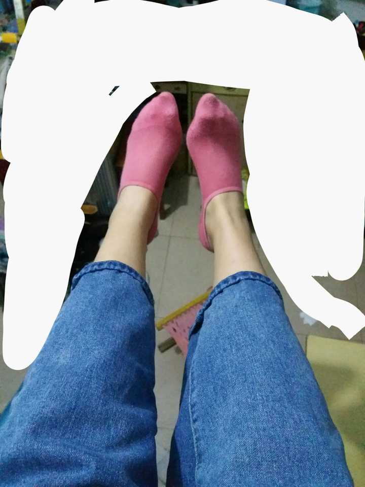 在三福买了两双袜子,简直不能更喜欢 便宜好看好穿,完全o**k