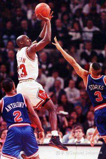 为什么单手投篮时压腕的感觉很强烈加上辅助手之后就没有了这种感觉了