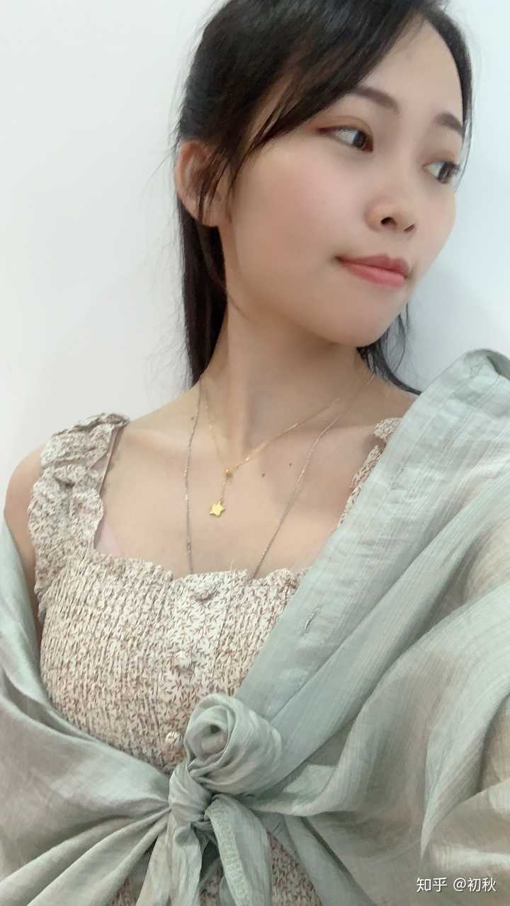 二十几岁的女生戴黄金首饰适合吗?