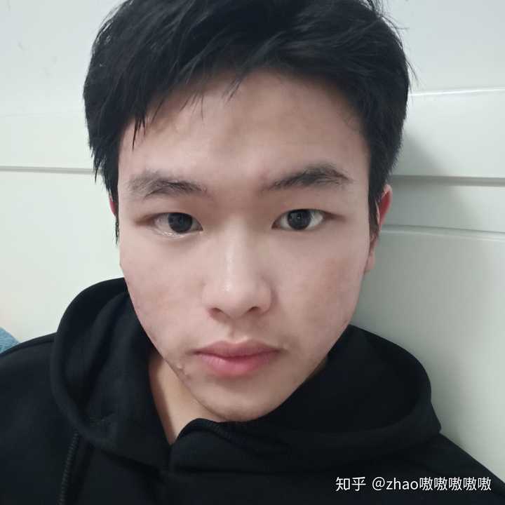 1 人赞同了该回答 以下特征的男生是我的菜. 1.皮肤白皙,五官周正.