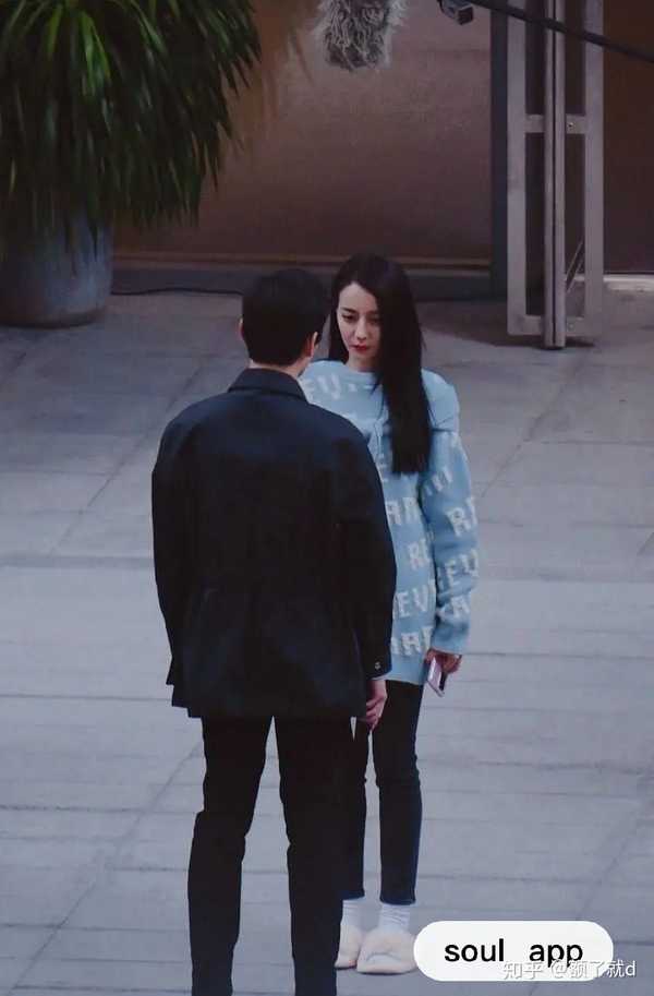 杨洋迪丽热巴同框路透这身高看着也太有cp感了