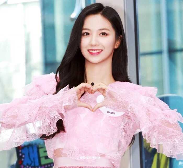 更新 cherry bullet正式出道了~撒花 智媛真的很适合粉色 may妹妹真