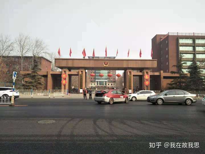 在高中同批同学里面算得上不错的,毕竟一脚踏进了中警院监狱学院大门