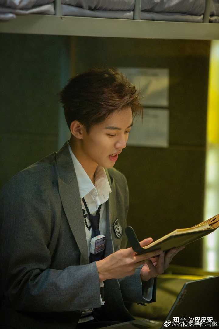 或许……周峻纬了解一下?