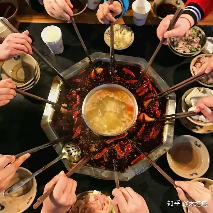 一群人吃火锅图片图片