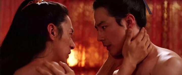 怎样评价《霜花店》?