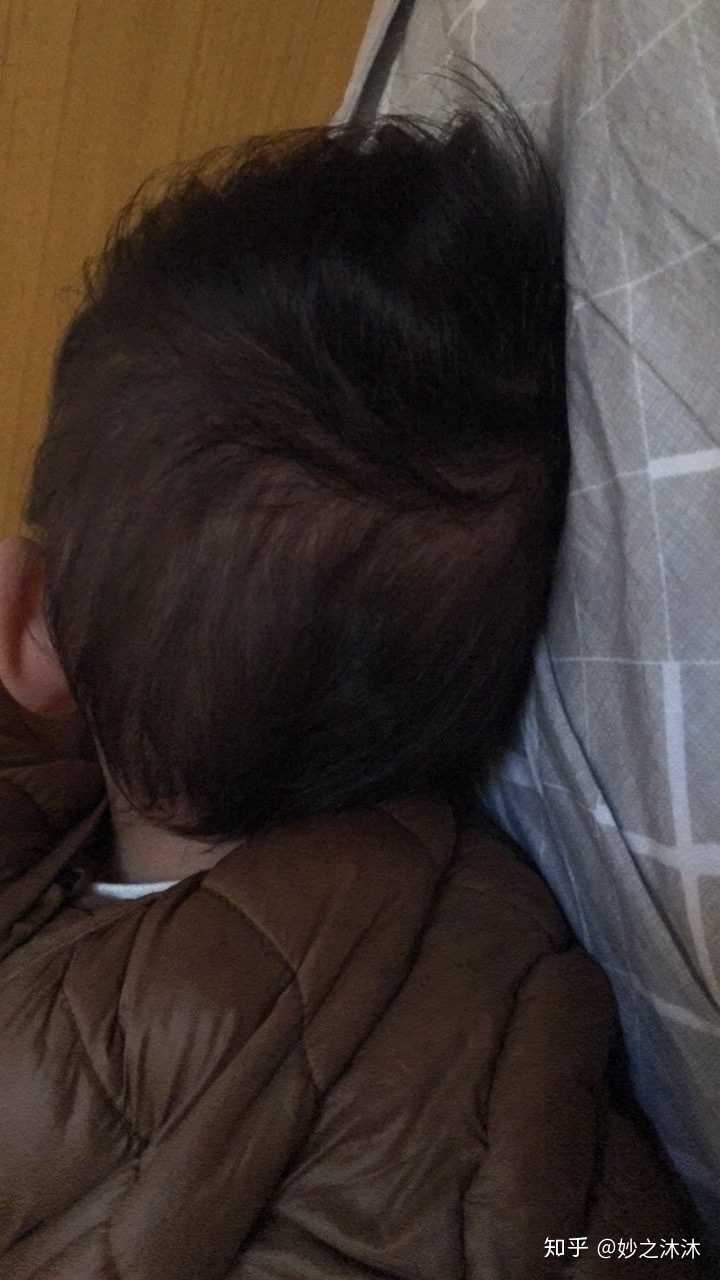 宝宝头发竖着长图片图片