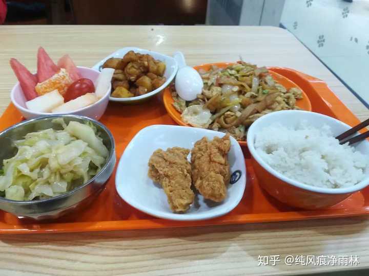 在武漢大學裡就餐是一種怎樣的體驗?有什麼推薦的食堂和美食?