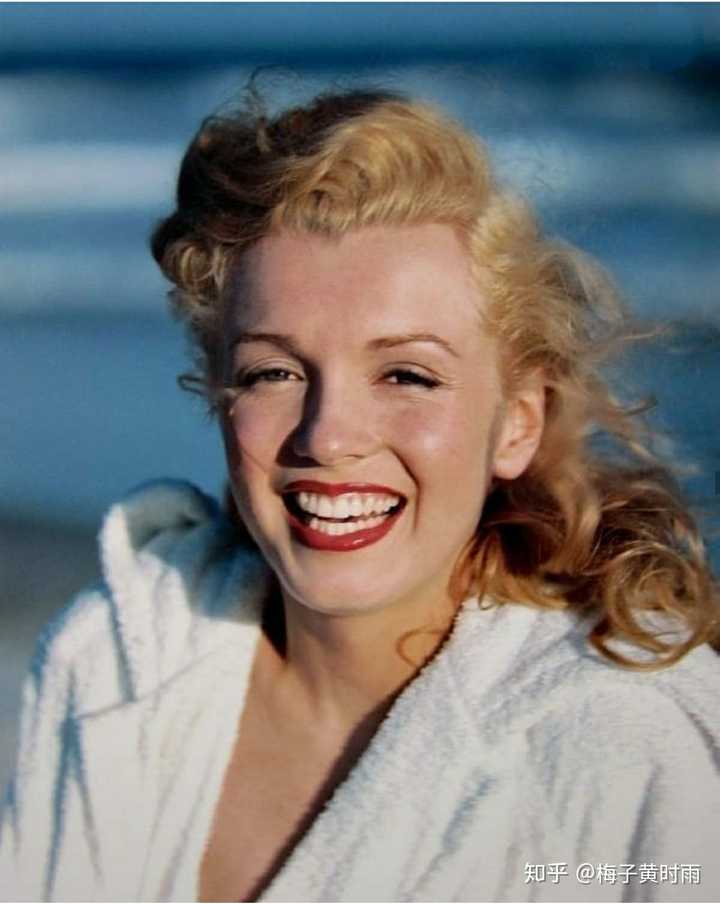 求一些玛丽莲·梦露(marilyn monroe)年轻时的美照?