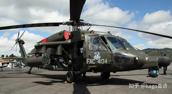 uh-60也可以加装各类武器,特别是mh-60"铺路鹰"这种特种用途直升机