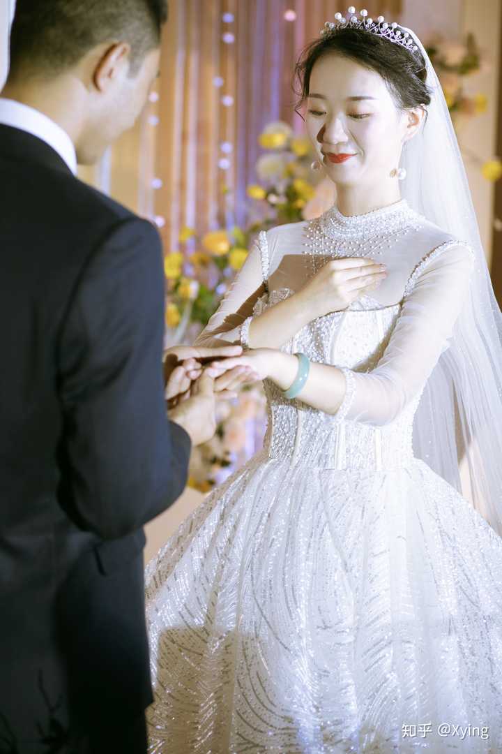 女生结婚是买婚纱好还是租婚纱好