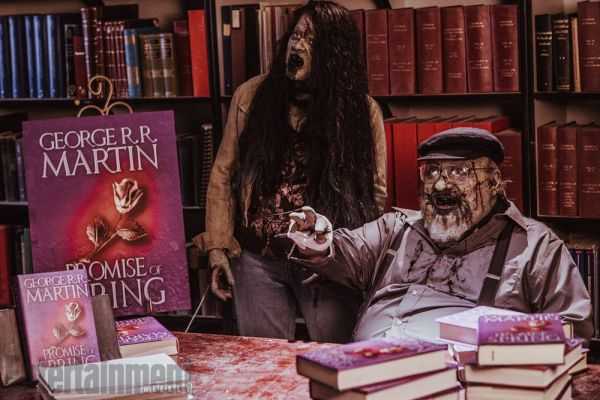 先放则有趣的发现:马丁老爷子在《僵尸国度》s2e8里化身变成丧尸的