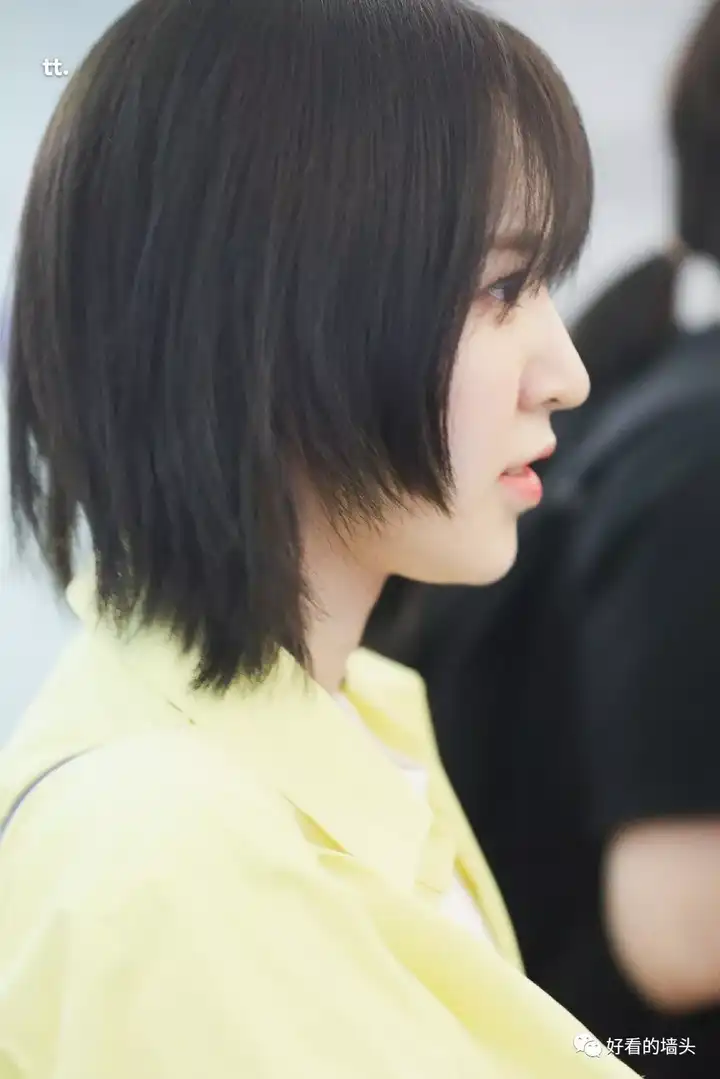 面中比较饱满,各种比例基本符合,没有凸嘴,没有下巴后缩,侧面也挑不出