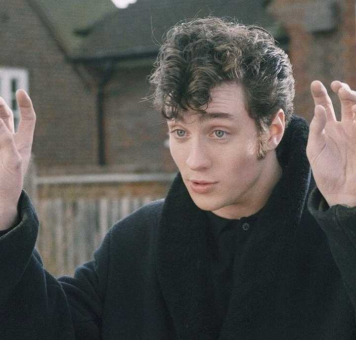 《nowhere boy》,其中一版快银(抱歉我不熟悉漫威宇宙) 詹姆波特,罗琳