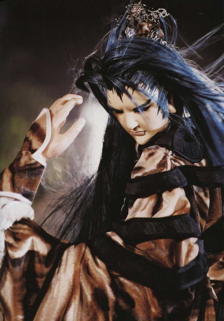 中原战神燕归人,红披风帅炸,男友力爆棚,爱摆造型.