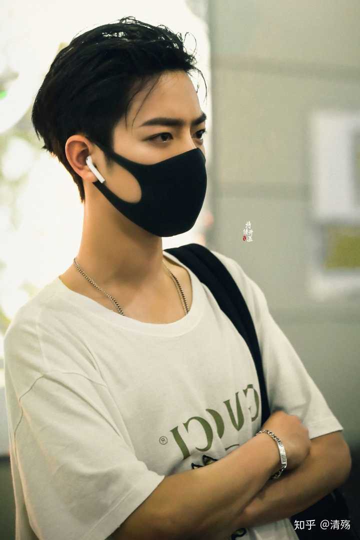 怎么看待肖战在绿洲发布的图片?