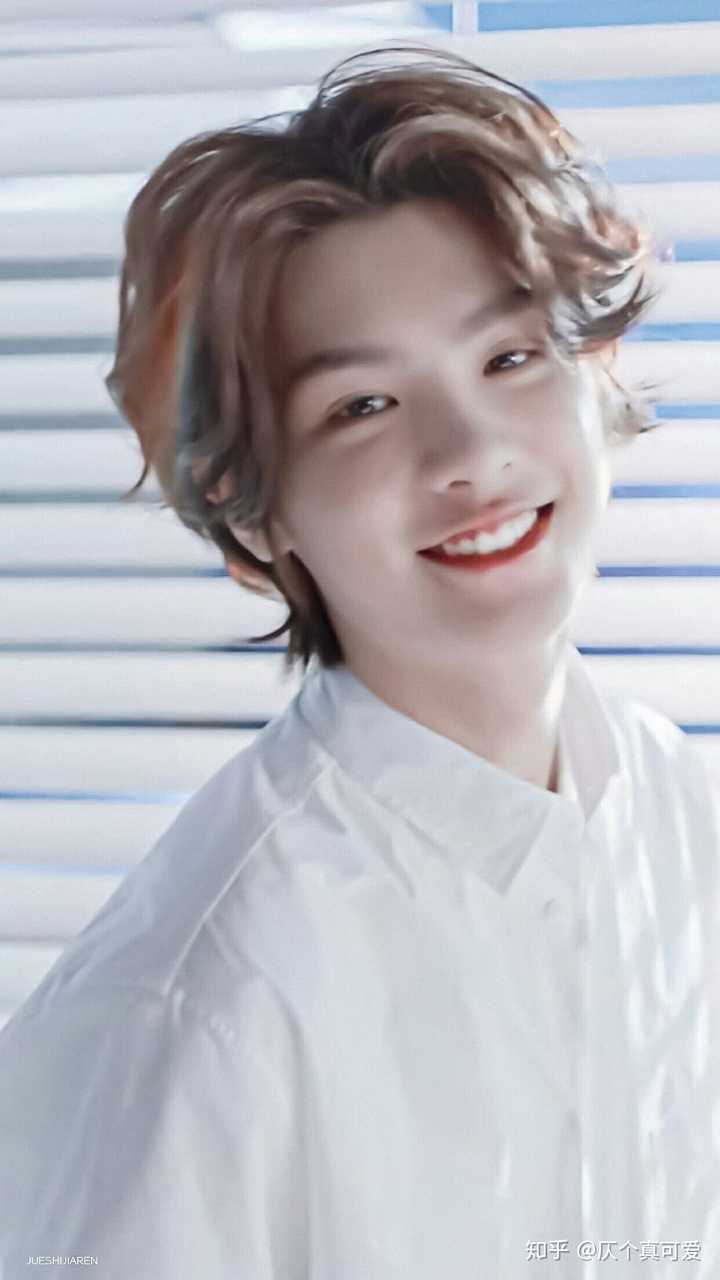 有没有黄明昊泰菲笑的图片?