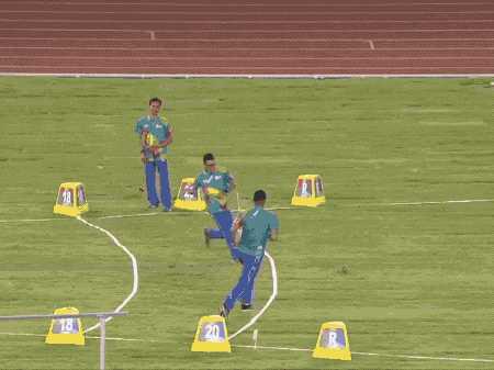 为什么我会觉得拳击的后手直拳没有空手道的右手正拳威力大呢它两个