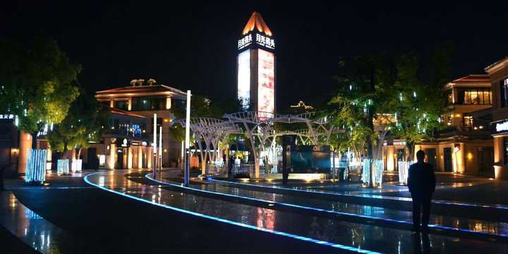 金鸡湖李公堤 是苏州酒吧一条街/一条长堤?