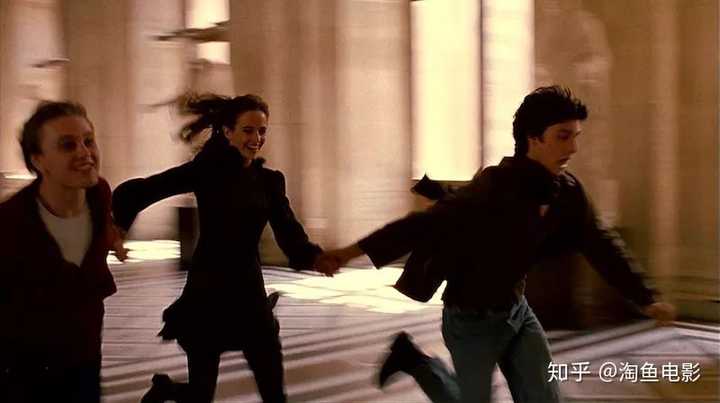 梦之迷雾，解析把喜欢的人抛至脑后，与他人深情相拥的梦境寓意