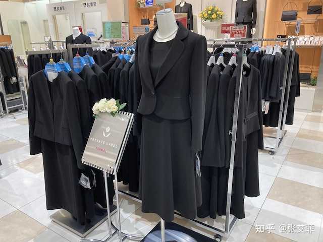 参加日本葬礼,女性服装有什么要求吗? - 知乎