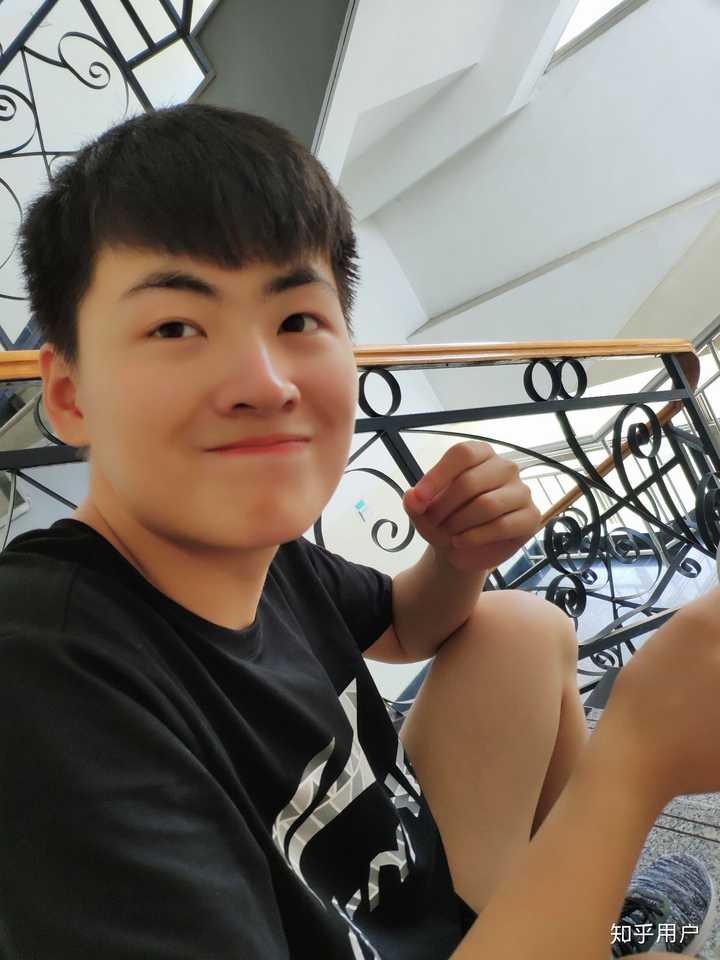 有一个很丑的男朋友是什么感觉?你当初为何选择他?