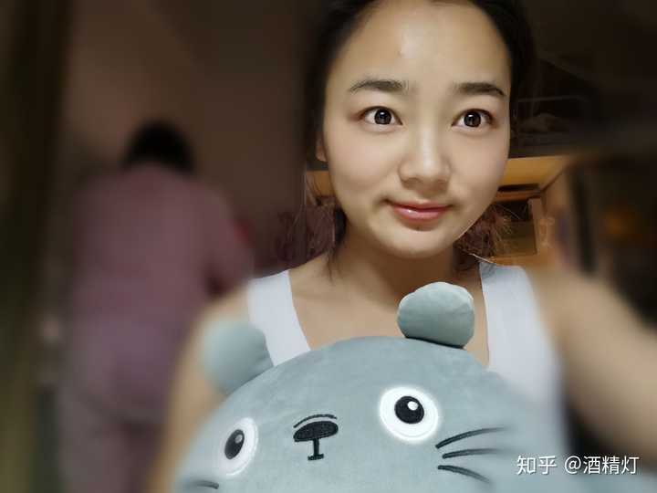 底子很好(7分以上)的女孩子是不是素颜简单打扮反而有更好的效果?