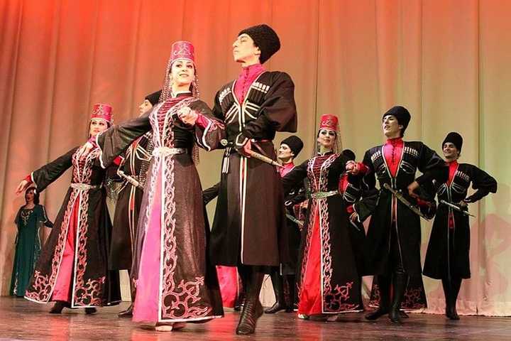 中国俄罗斯族是俄罗斯人还是中国人?