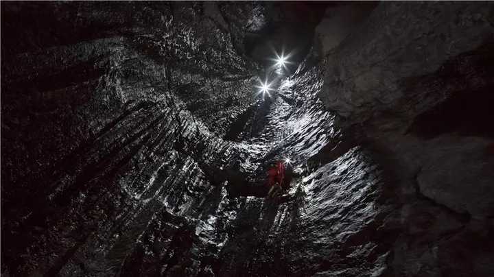 万丈坑探洞  拍摄:黄鹤