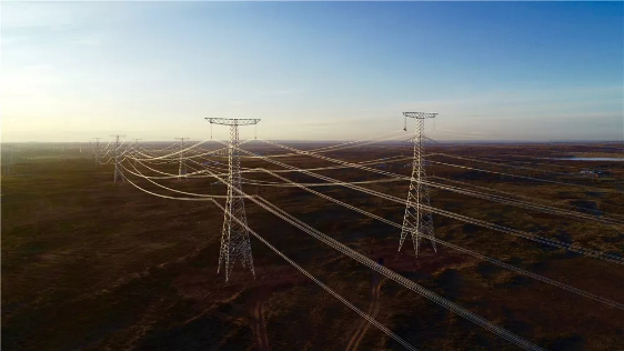 航拍500千伏同塔双回线路,来源:作者供图