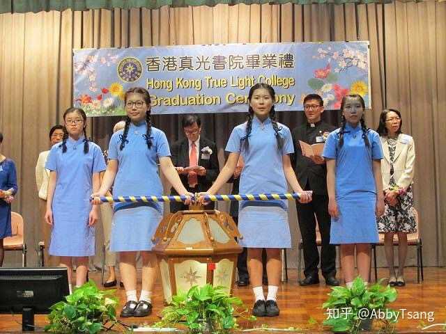 香港跟广州的真光学校的校服就是旗袍