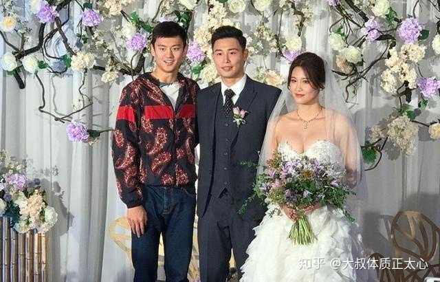 左边这位就不用介绍了吧!前国民老公之一